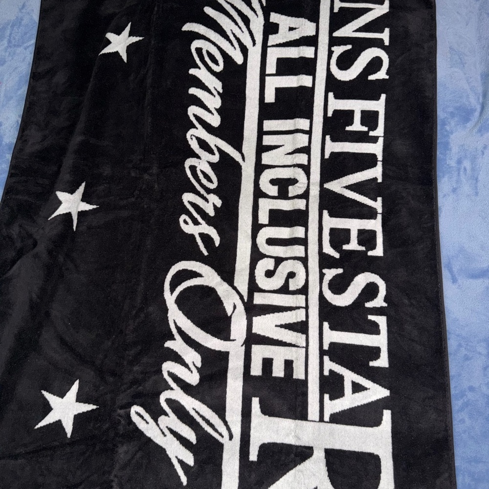 Black‎ and White Bath Towel